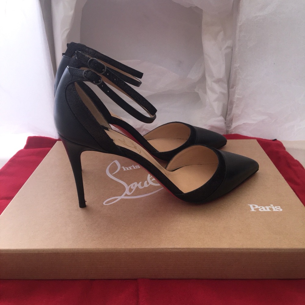 CHRISTIAN LOUBOUTIN Uptown
Double Heels - original box-dust bags-extra heel taps